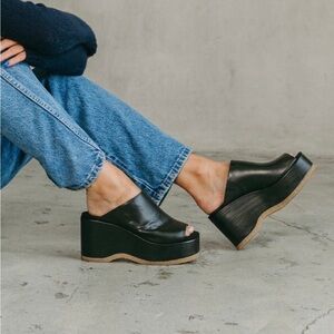 Kelsi Dagger open Toe leather platform sz6